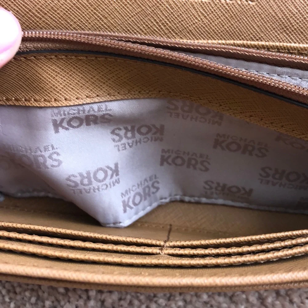 Leather Crossbody Wallet in Tan with Chain Strap Reposhing